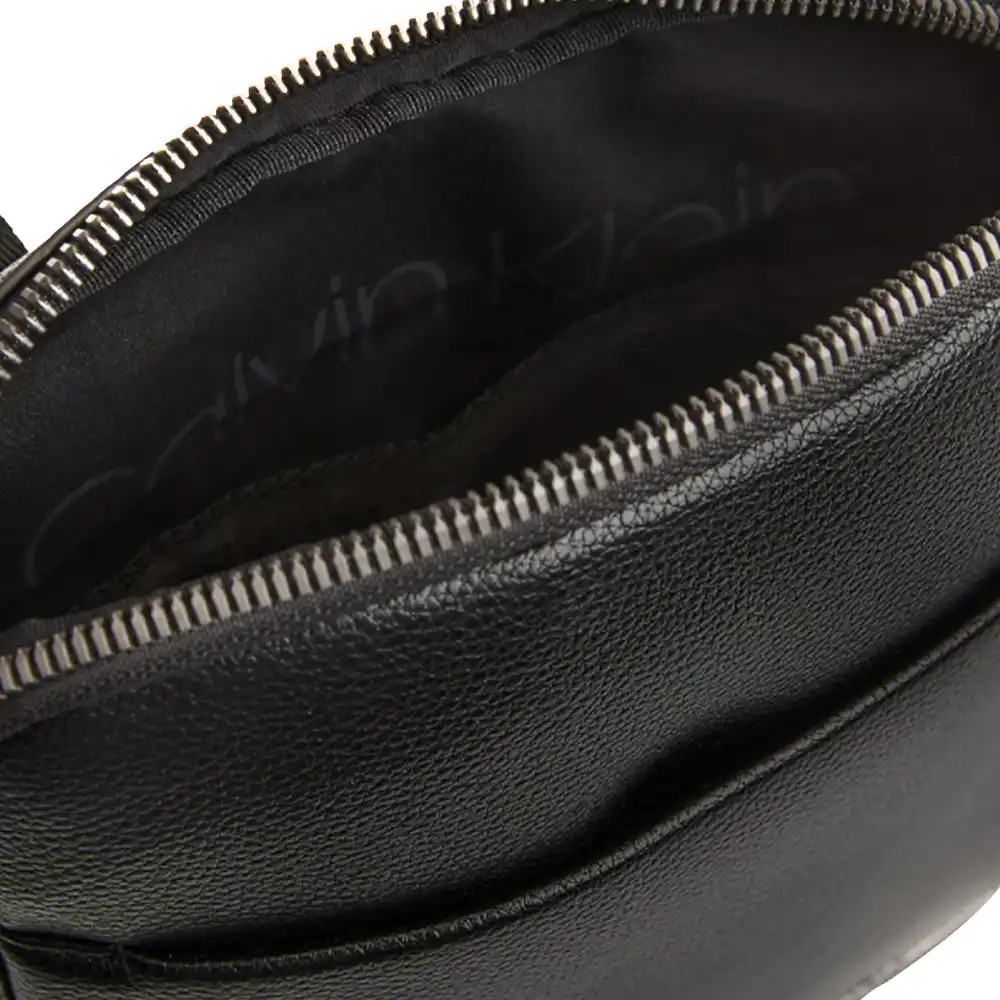 Sac a bandouliere homme Calvin Klein Style plat Noir - ZESHOES Sac a bandouliere homme Calvin Klein Style plat Noir - ZESHOES