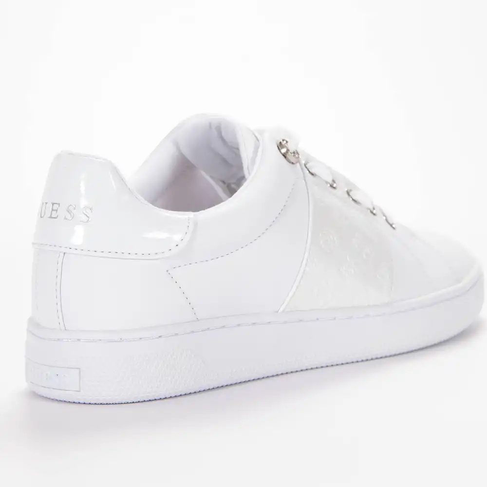 Basket basse femme Guess logo gaufre gravé Blanc - ZESHOES