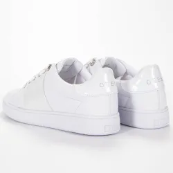 Basket basse femme Guess logo gaufre gravé Blanc - ZESHOES