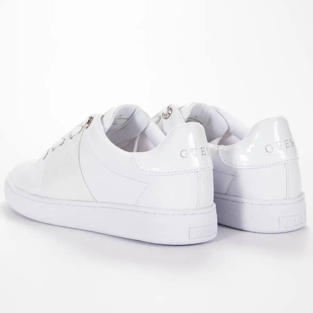 Basket basse femme Guess logo gaufre gravé Blanc - ZESHOES