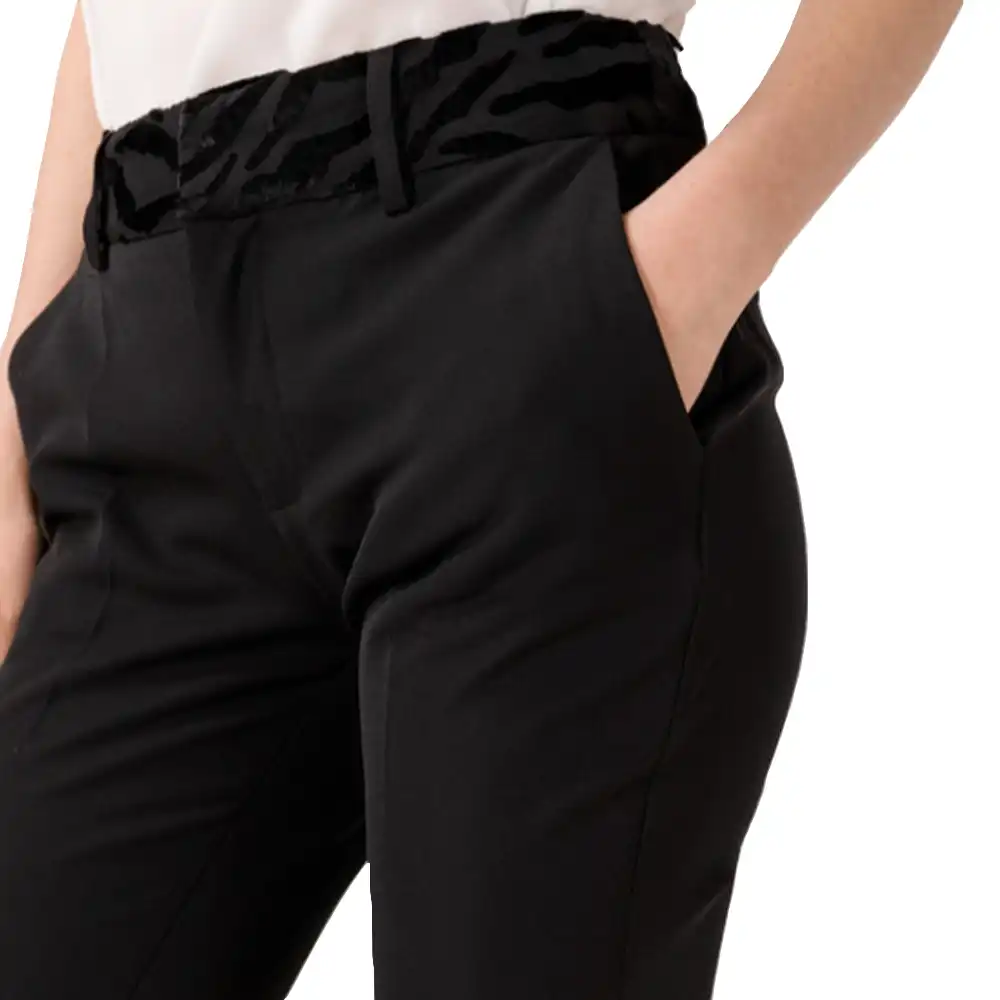 Classic elegance Guess - 2 Classic elegance Guess - 2