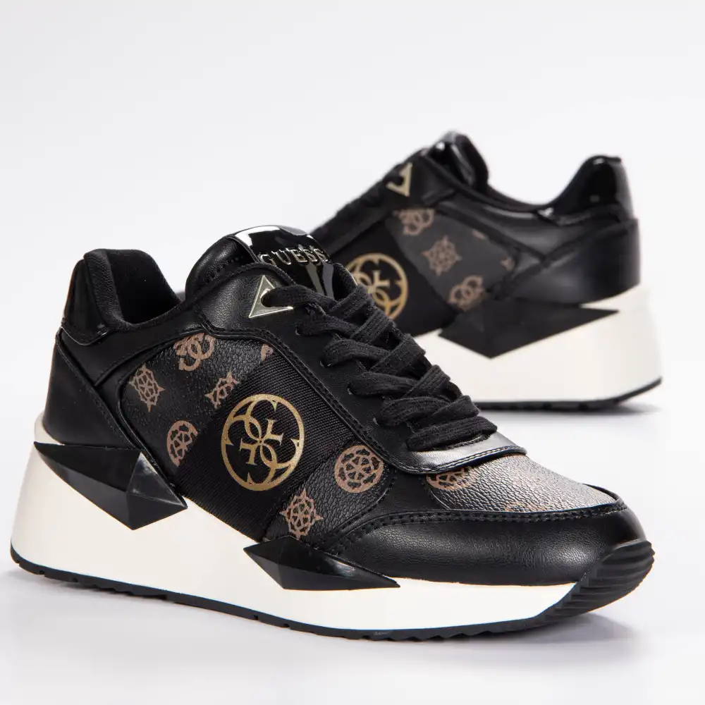 Basket de ville basse femme Guess Tesha 4g logo Noir - ZESHOES