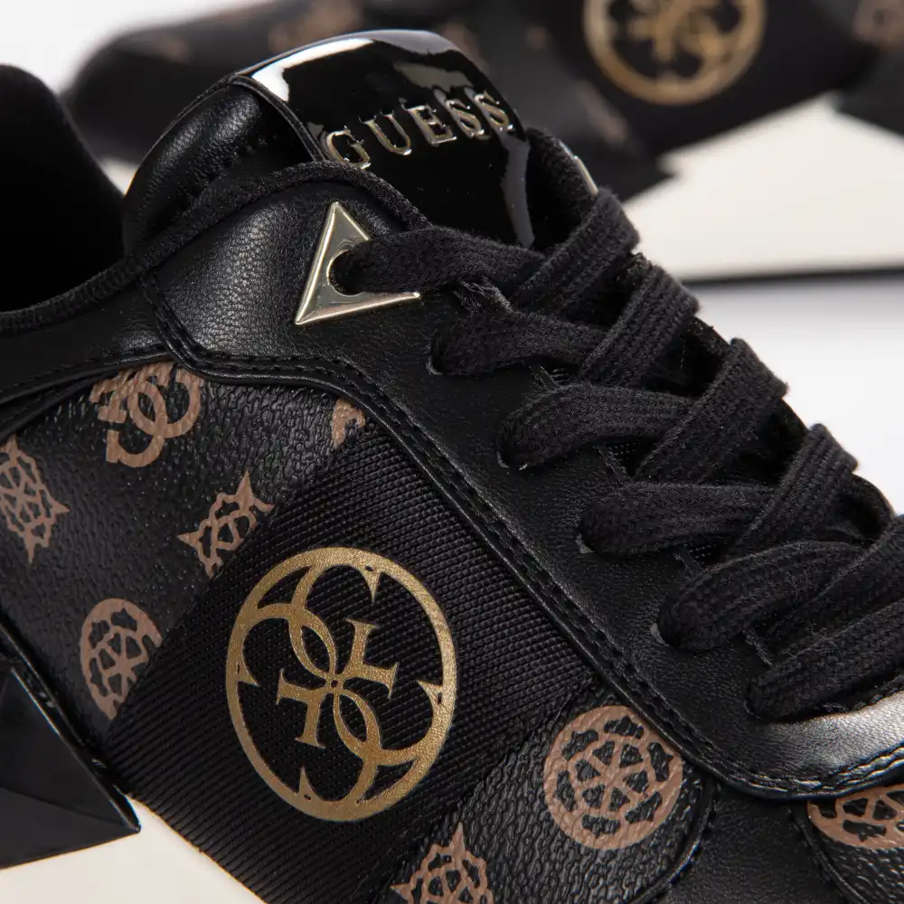 Basket de ville basse femme Guess Tesha 4g logo Noir - ZESHOES
