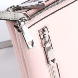 Pochette femme Guess Naya mini Rose - ZESHOES Pochette femme Guess Naya mini Rose - ZESHOES