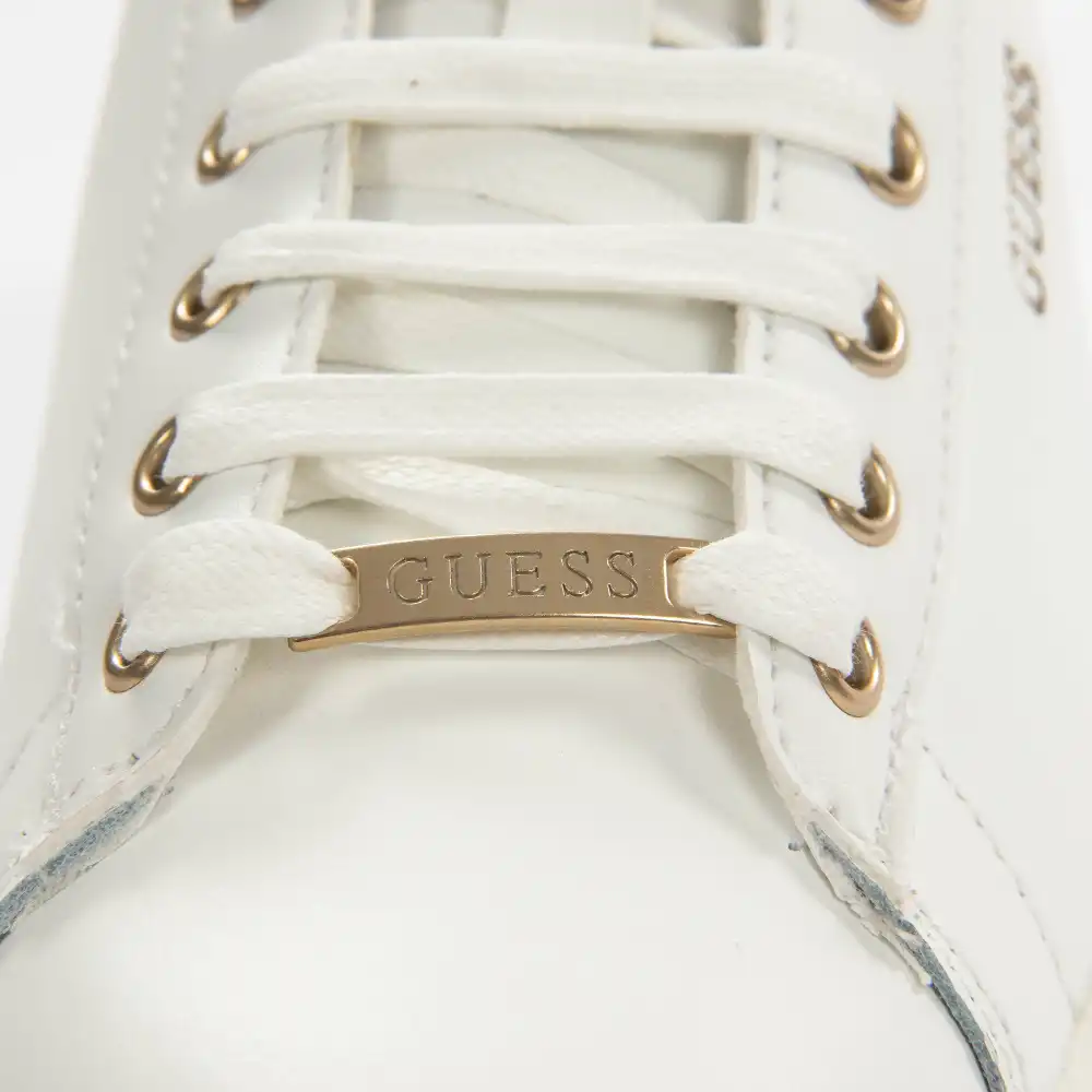 Basket basse femme Guess Vintage logo Blanc - ZESHOES Basket basse femme Guess Vintage logo Blanc - ZESHOES