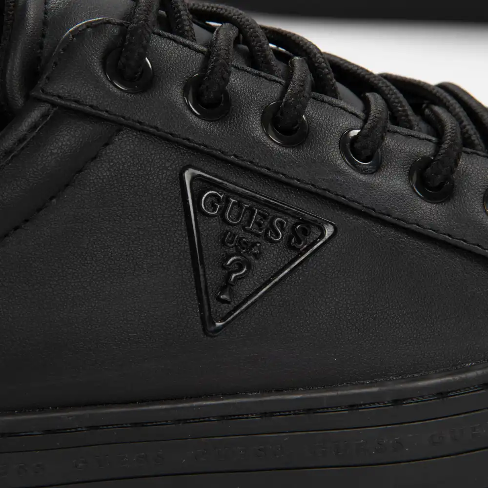 Basket basse femme Guess Bhania logo triangle Noir - ZESHOES