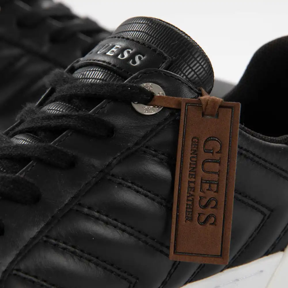 Basket basse femme Guess Reace dark Noir - ZESHOES Basket basse femme Guess Reace dark Noir - ZESHOES