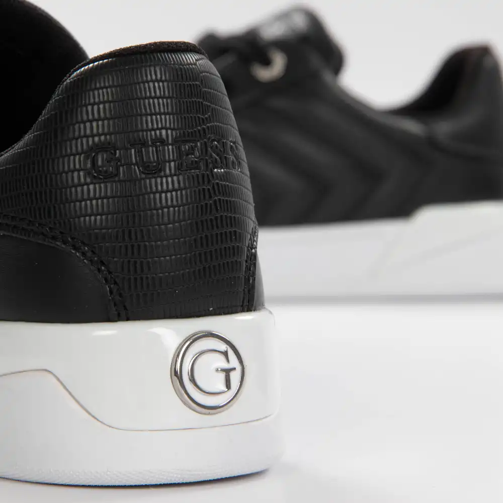 Basket basse femme Guess Reace dark Noir - ZESHOES Basket basse femme Guess Reace dark Noir - ZESHOES