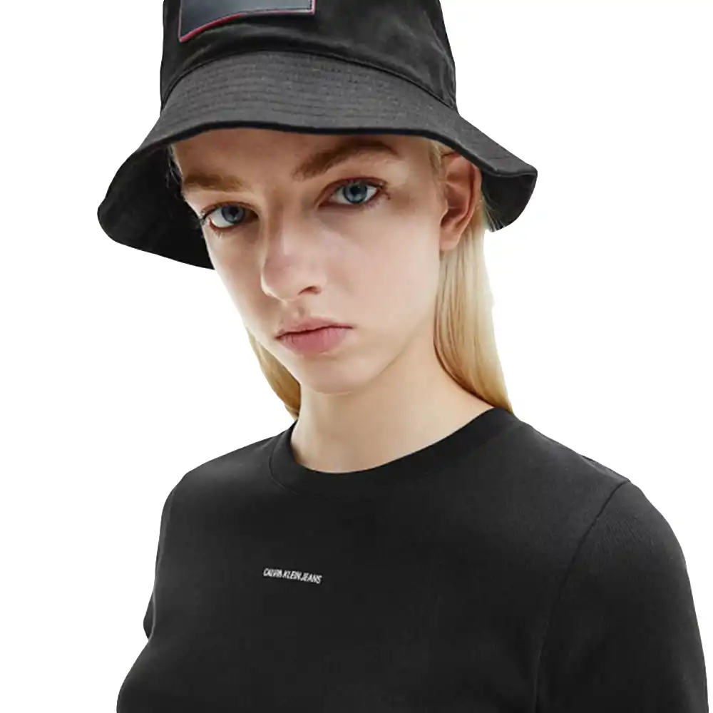 Tee shirt manche courte femme Calvin Klein Mini logo Noir - ZESHOES