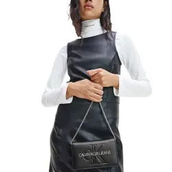 Sac bandoulière femme Calvin Klein Minaudière Noir - ZESHOES Sac bandoulière femme Calvin Klein Minaudière Noir - ZESHOES