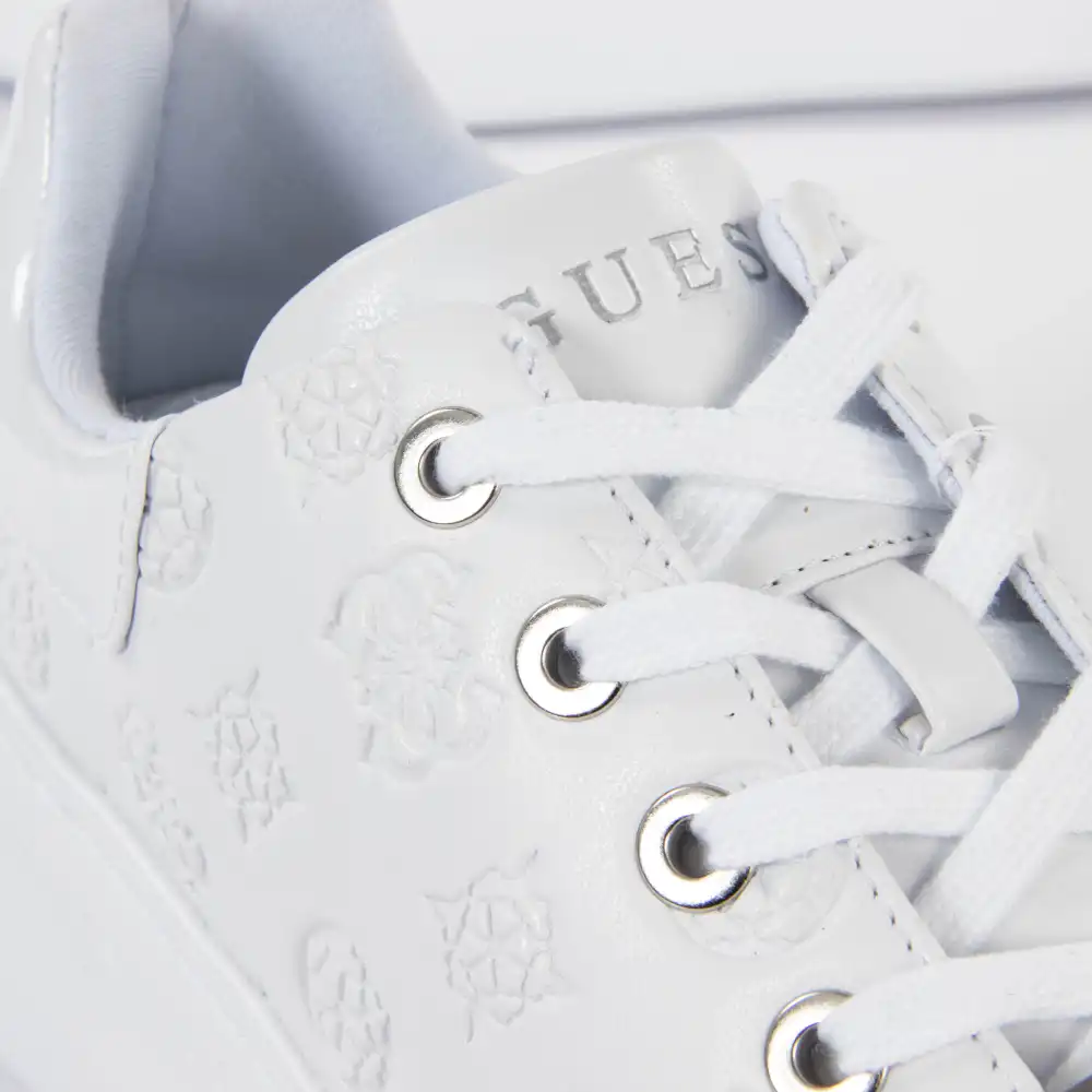 Basket de ville basse femme Guess Brody Blanc - ZESHOES Basket de ville basse femme Guess Brody Blanc - ZESHOES