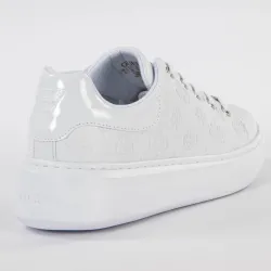 Basket de ville basse femme Guess Brody Blanc - ZESHOES Basket de ville basse femme Guess Brody Blanc - ZESHOES