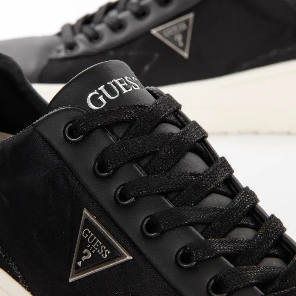 Basket basse homme Guess Original triangle Noir - ZESHOES