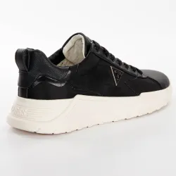 Basket basse homme Guess Original triangle Noir - ZESHOES