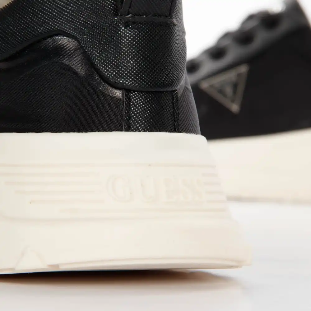 Basket basse homme Guess Original triangle Noir - ZESHOES