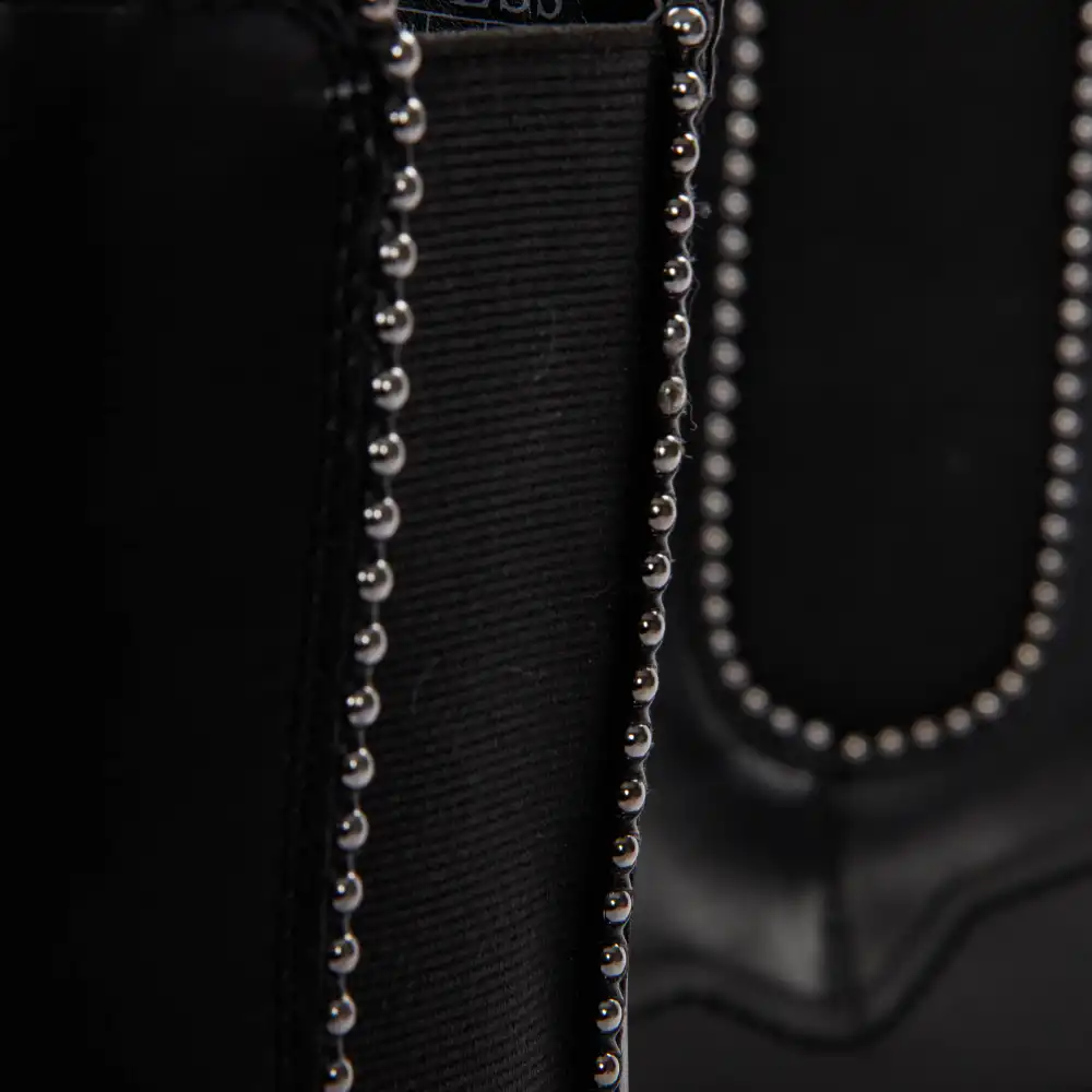 Bottine femme Guess Logo triangle Noir - ZESHOES Bottine femme Guess Logo triangle Noir - ZESHOES