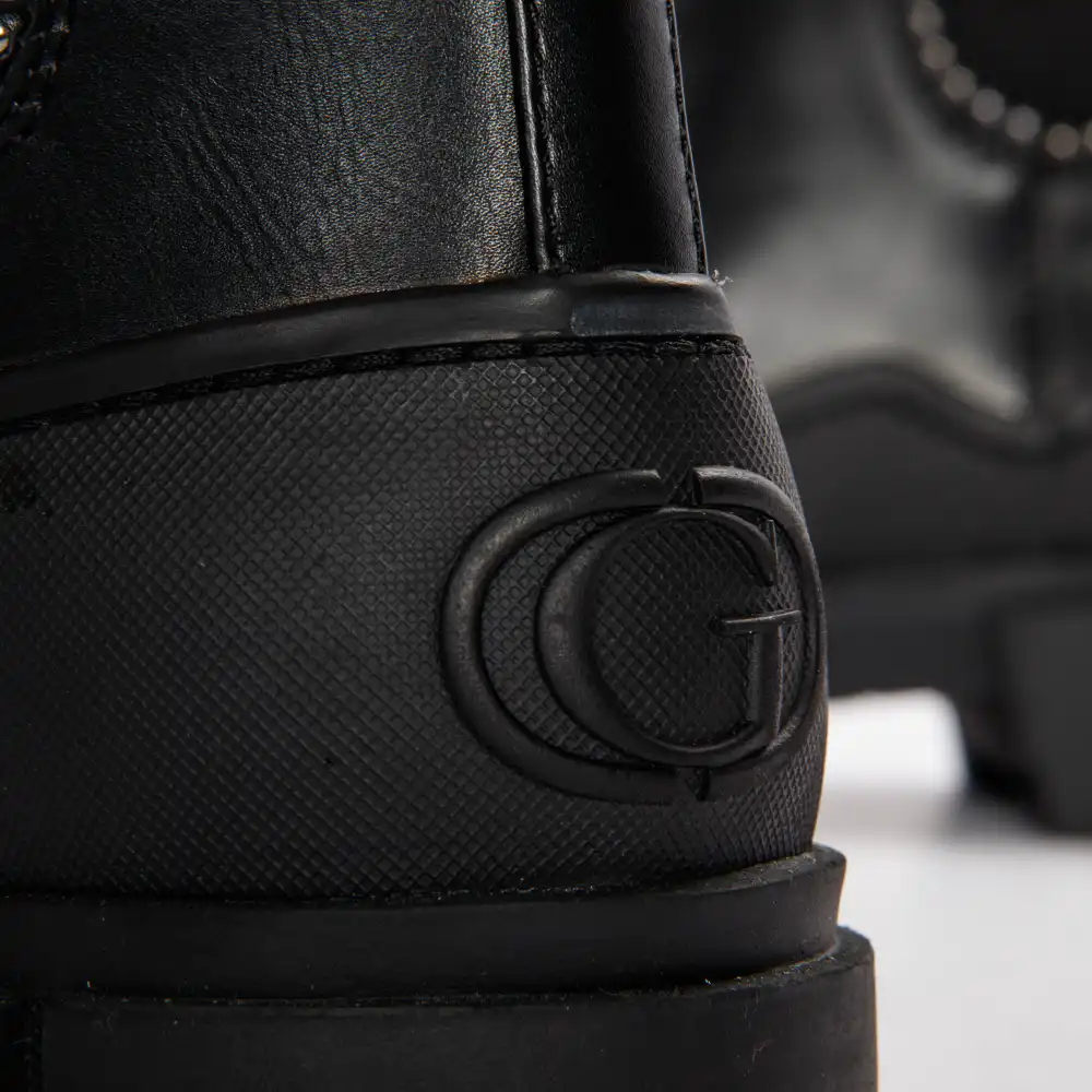 Bottine femme Guess Logo triangle Noir - ZESHOES Bottine femme Guess Logo triangle Noir - ZESHOES