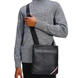 Sac a bandouliere homme Tommy Jeans Downtown effet grain fin Noir - ZESHOES Sac a bandouliere homme Tommy Jeans Downtown effet grain fin Noir - ZESHOES