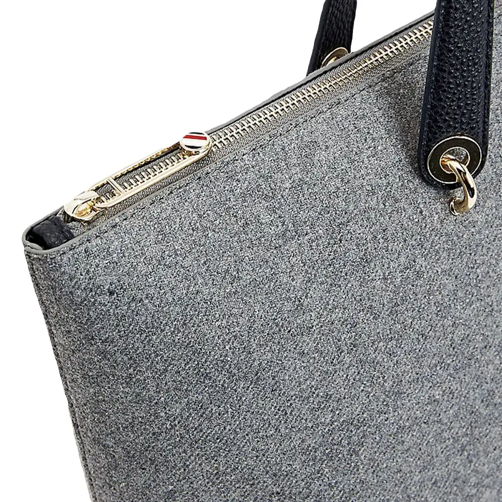 Sac a main femme Tommy Jeans chic & class Gris - ZESHOES Sac a main femme Tommy Jeans chic & class Gris - ZESHOES