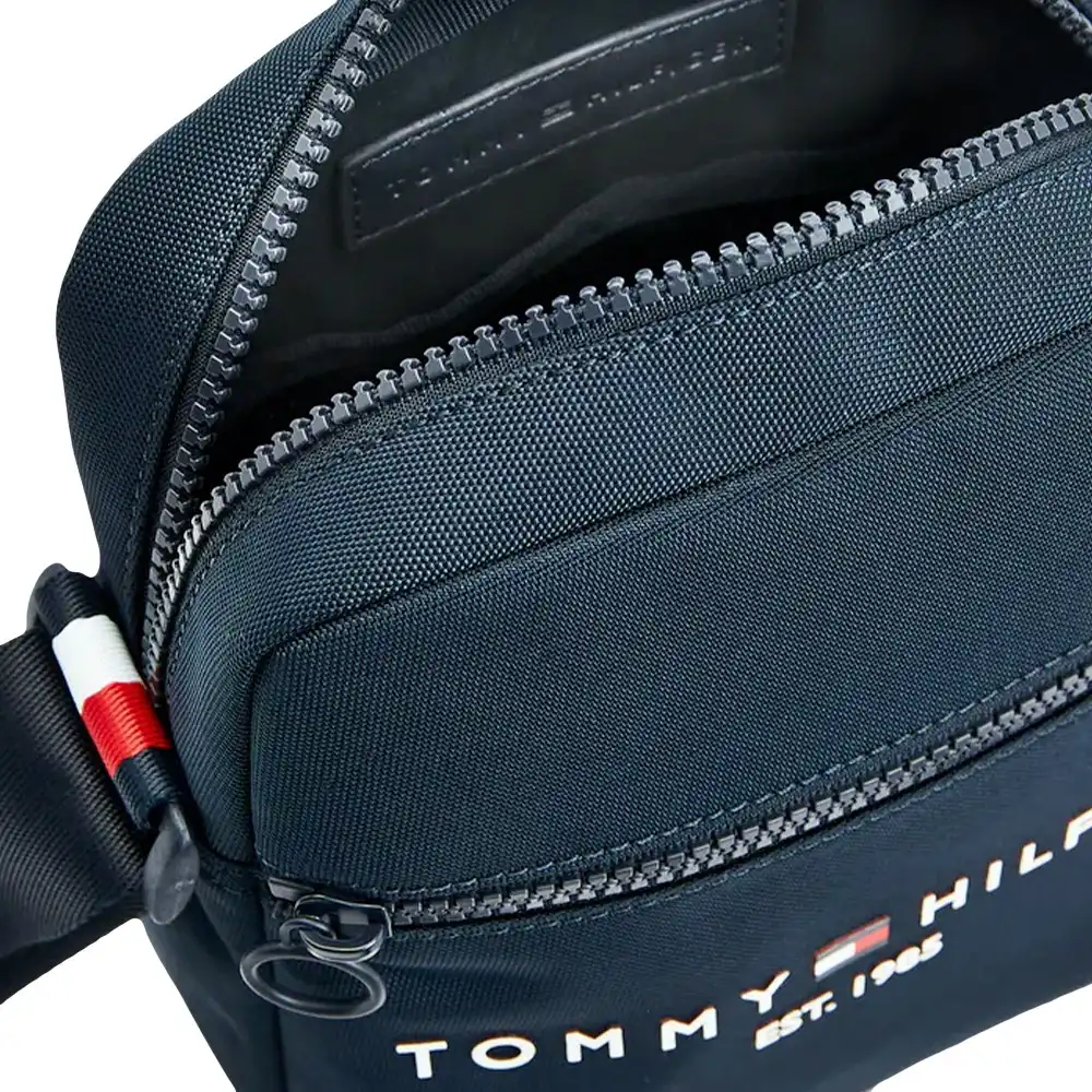 Pochette homme Tommy Jeans Established small reporter bag Bleu - ZESHOES Pochette homme Tommy Jeans Established small reporter bag Bleu - ZESHOES