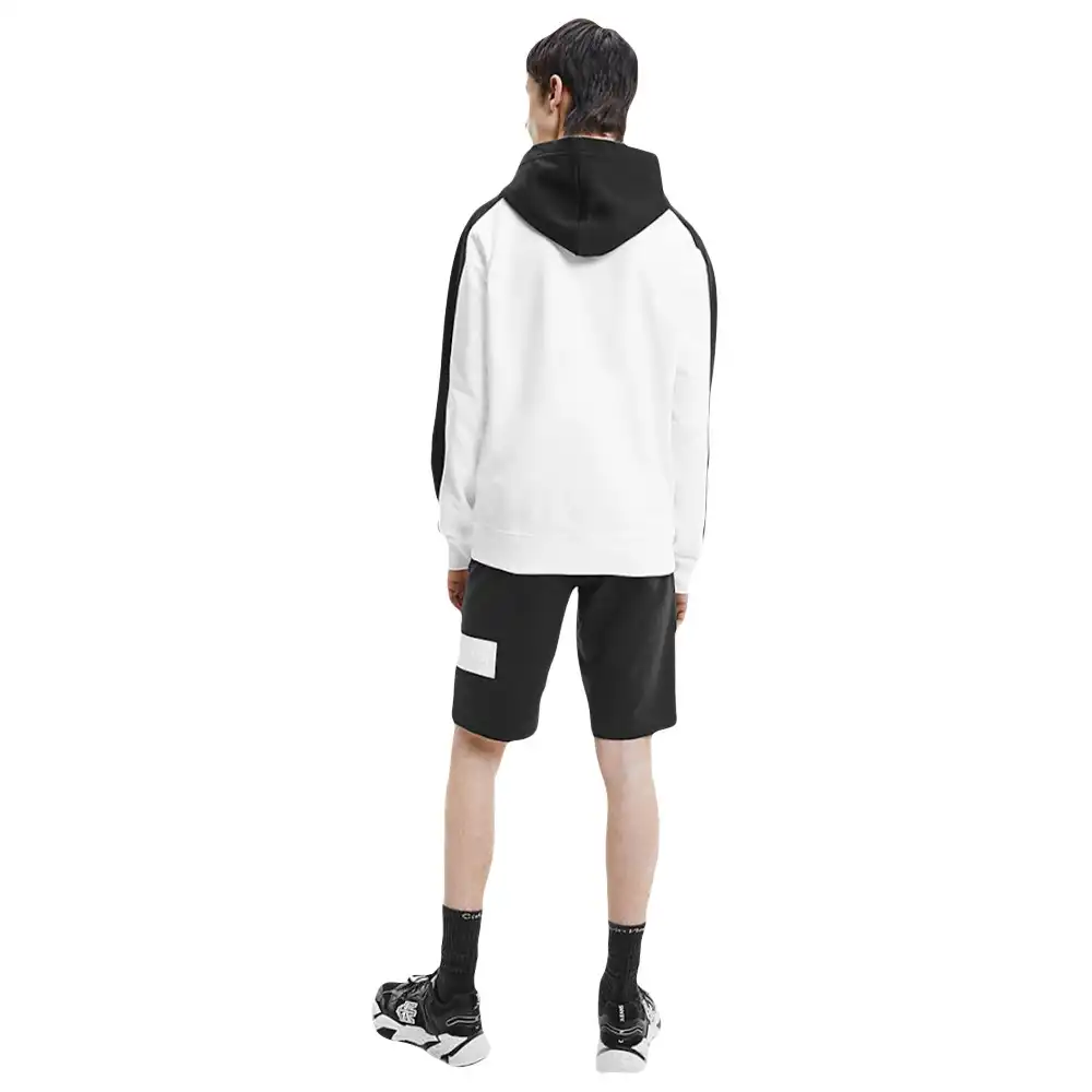 Sweat capuche homme Calvin Klein Logo gaufré Blanc - ZESHOES Sweat capuche homme Calvin Klein Logo gaufré Blanc - ZESHOES