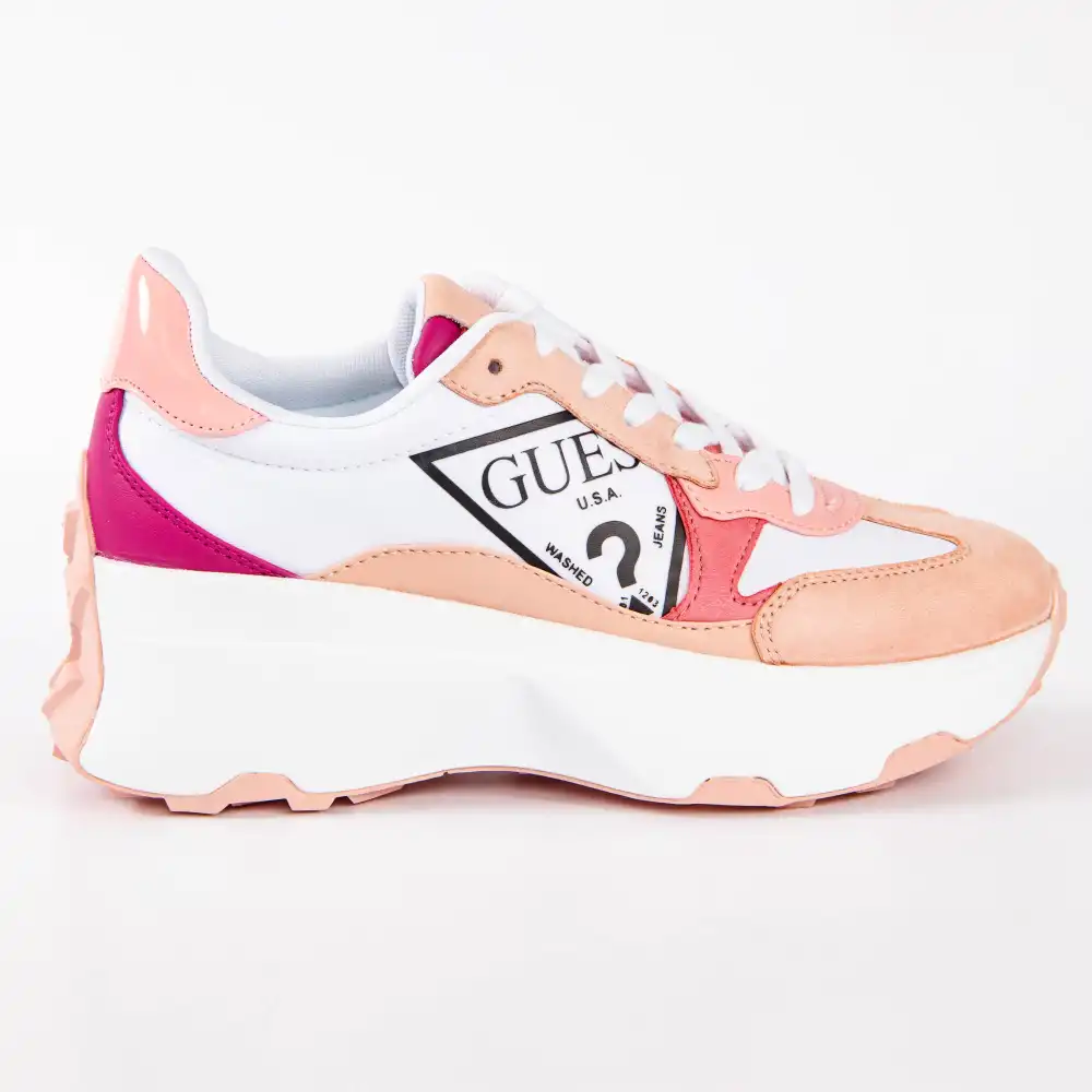 Basket basse femme Guess Classic logo triangle Rose - ZESHOES Basket basse femme Guess Classic logo triangle Rose - ZESHOES