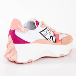 Basket basse femme Guess Classic logo triangle Rose - ZESHOES Basket basse femme Guess Classic logo triangle Rose - ZESHOES
