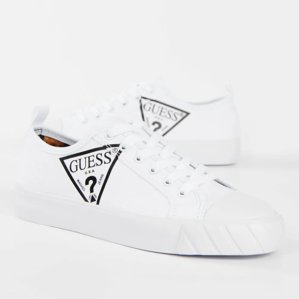 Basket basse femme Guess Rockies logo Blanc - ZESHOES