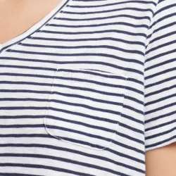 Tee shirt manche courte femme Superdry Col v et poche studio Blanc - ZESHOES Tee shirt manche courte femme Superdry Col v et poche studio Blanc - ZESHOES