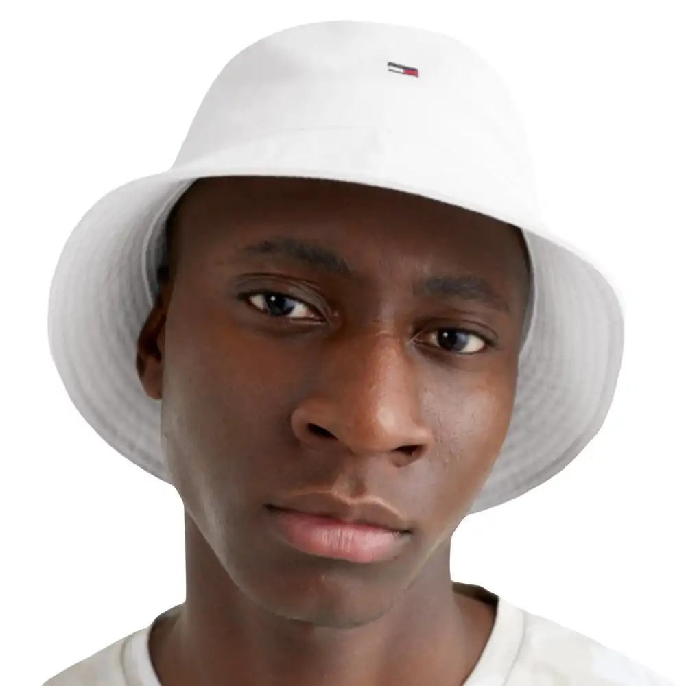 Bob homme Tommy Jeans Drapeau brodé Blanc - ZESHOES