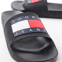 Claquette homme Tommy Jeans Flag pool slide Noir - ZESHOES