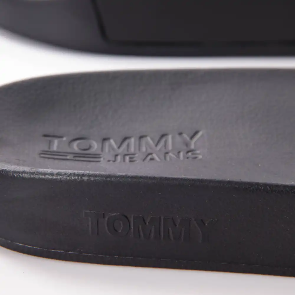 Claquette homme Tommy Jeans Flag pool slide Noir - ZESHOES