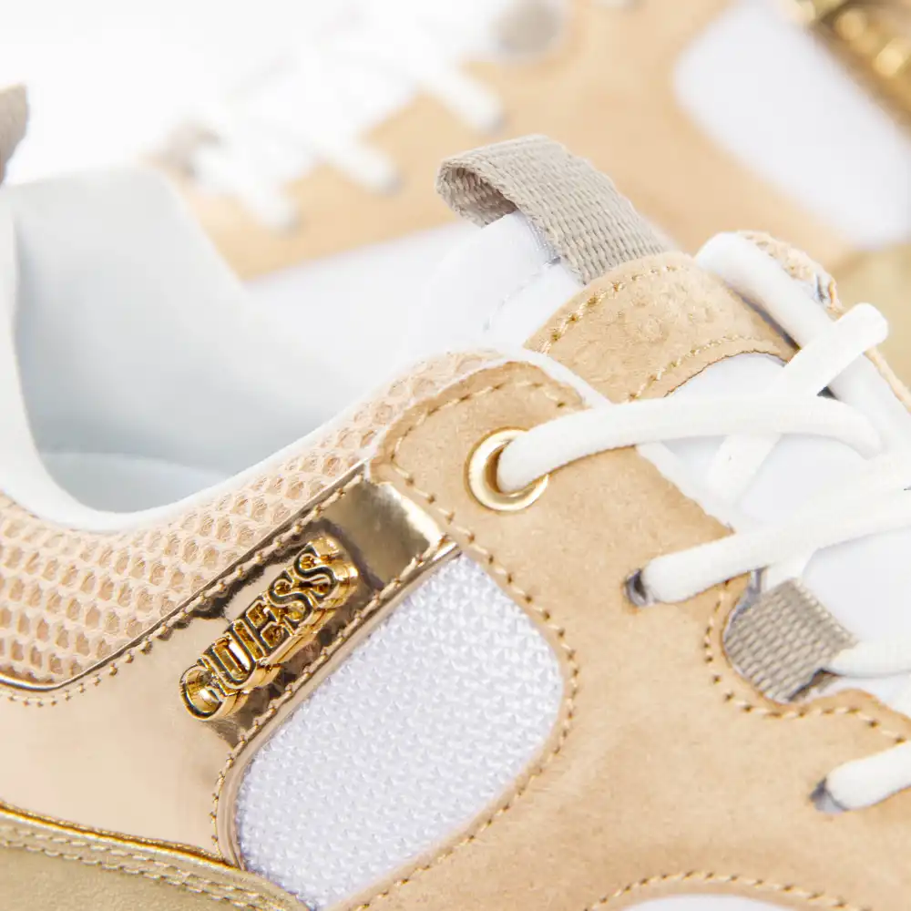 Basket de ville basse femme Guess Selvie Blanc - ZESHOES