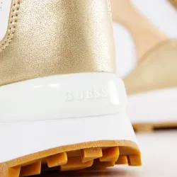 Basket de ville basse femme Guess Selvie Blanc - ZESHOES