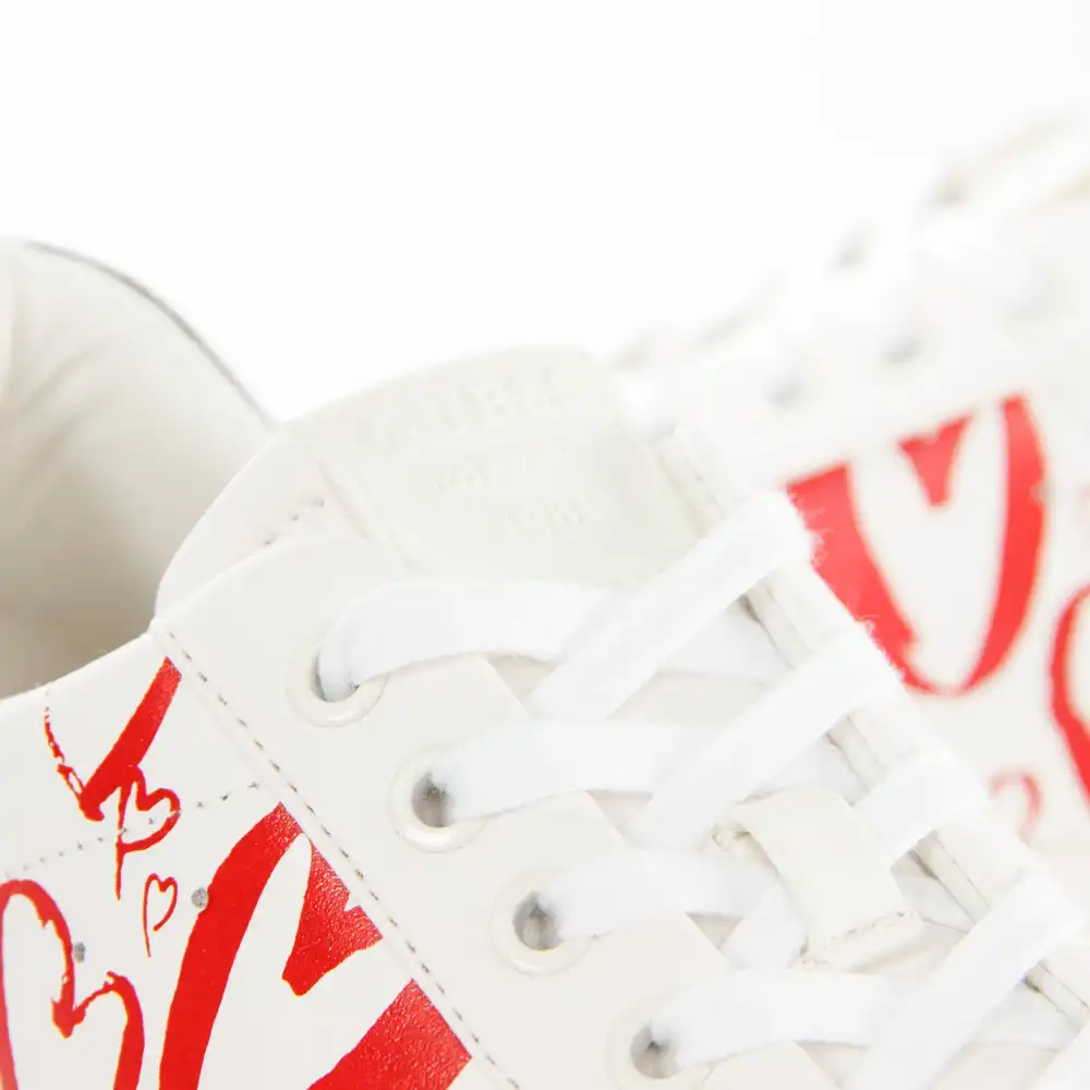 heart logo Guess - 3 heart logo Guess - 3