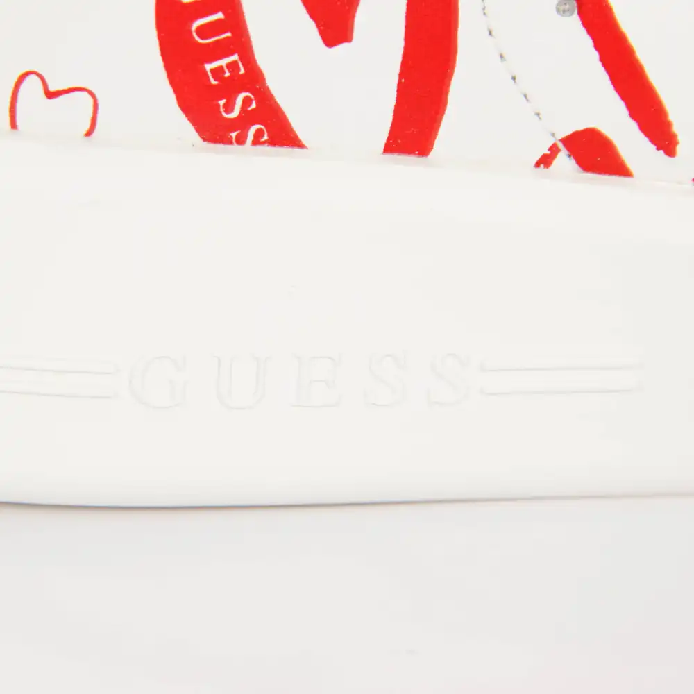heart logo Guess - 8 heart logo Guess - 8