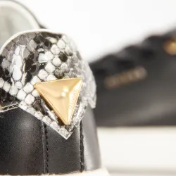 Classic gold triangle Guess - 7