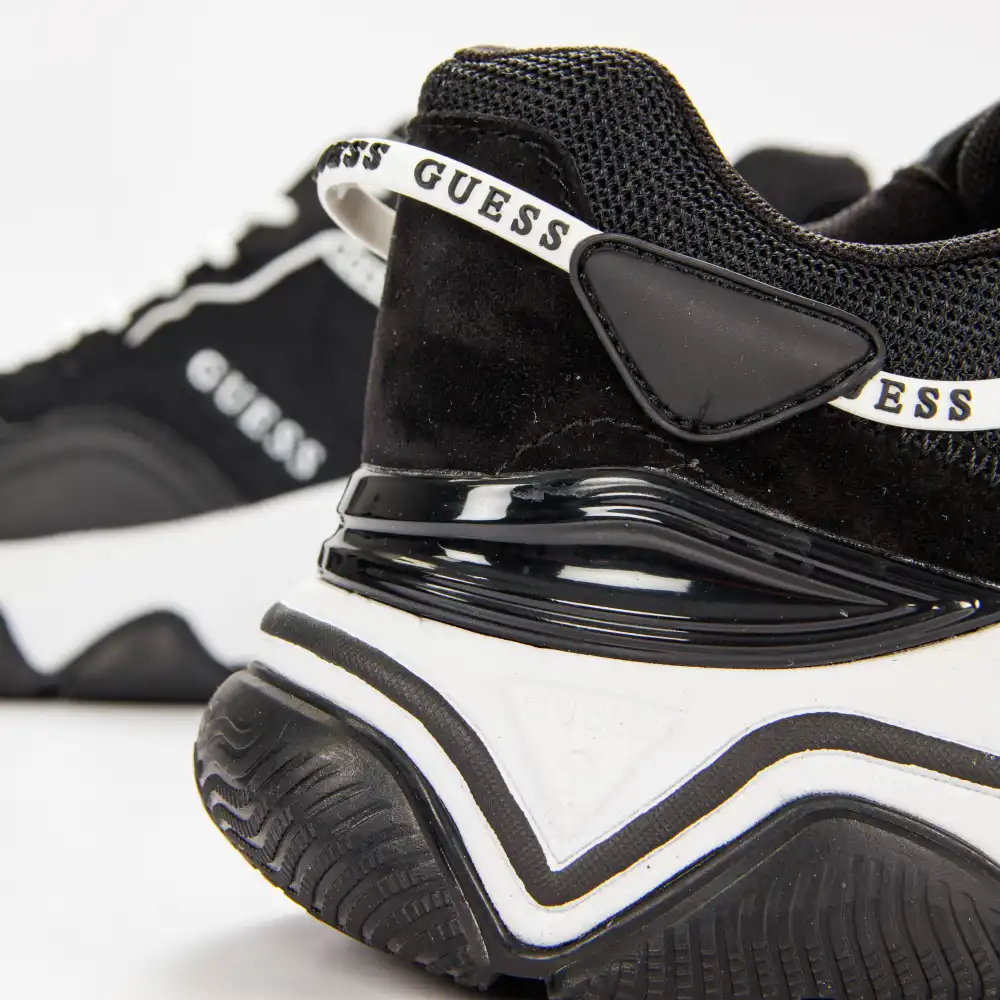 Clea B&W Guess - 8 Clea B&W Guess - 8