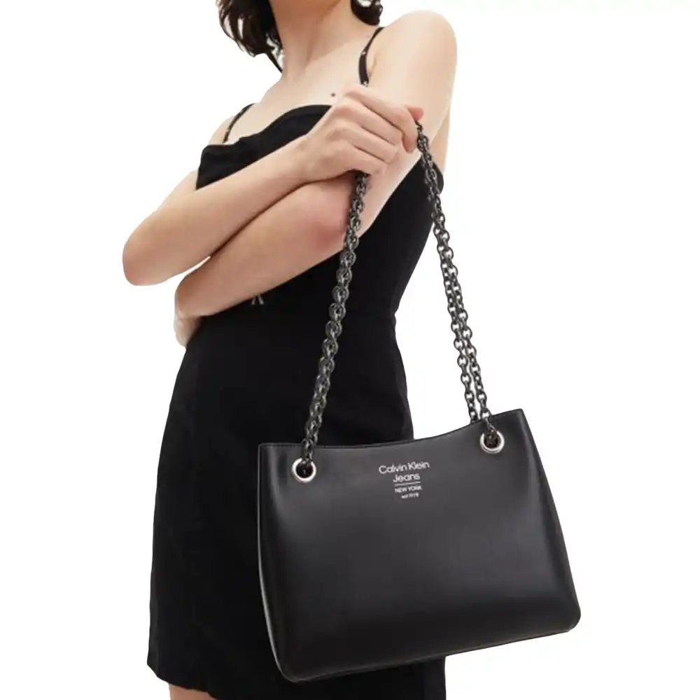 Sculpted shoulder bag Calvin Klein - 4