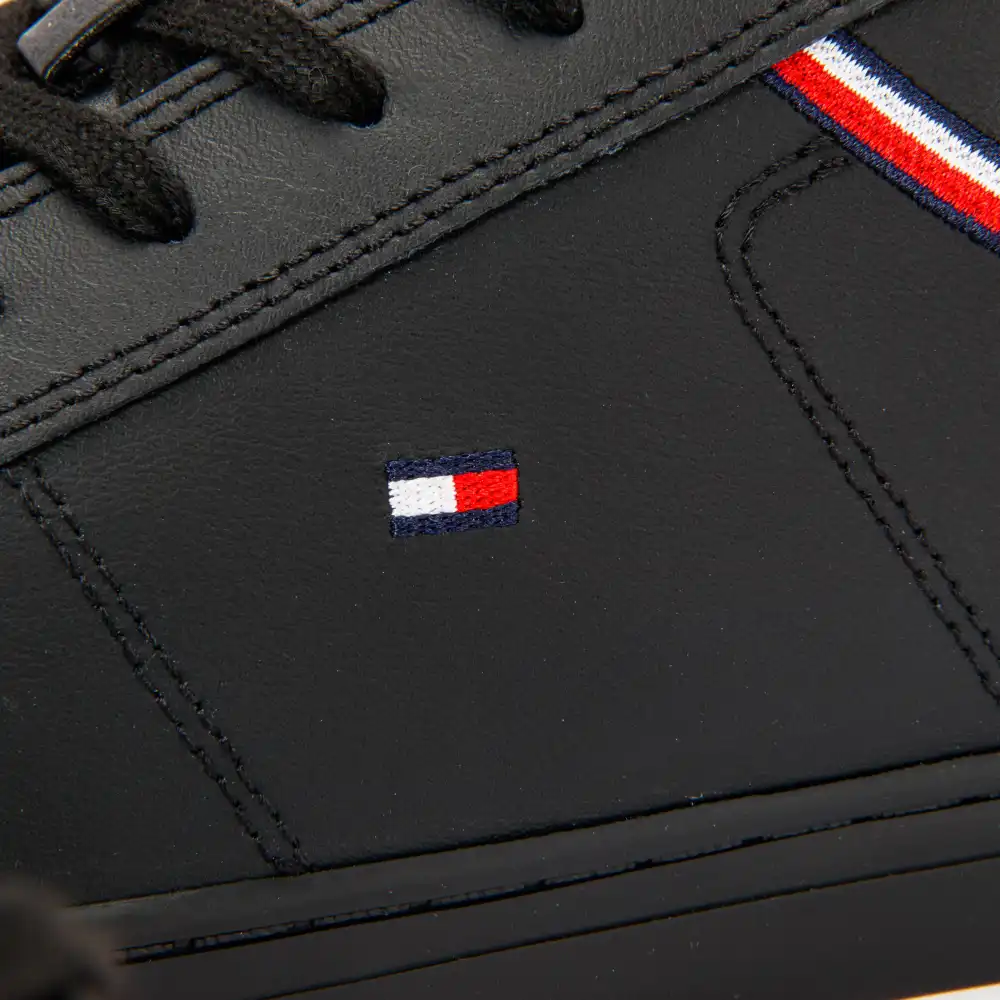 Essential Tommy Jeans - 5 Essential Tommy Jeans - 5